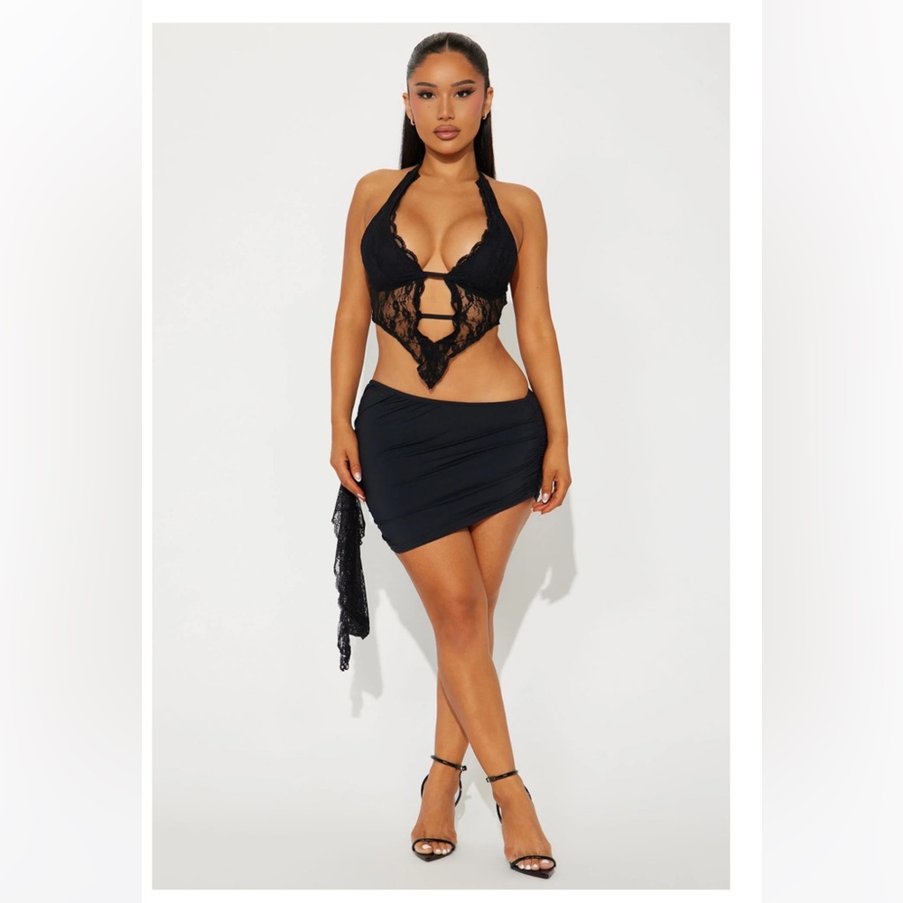 Chic Black Lace Halter Set